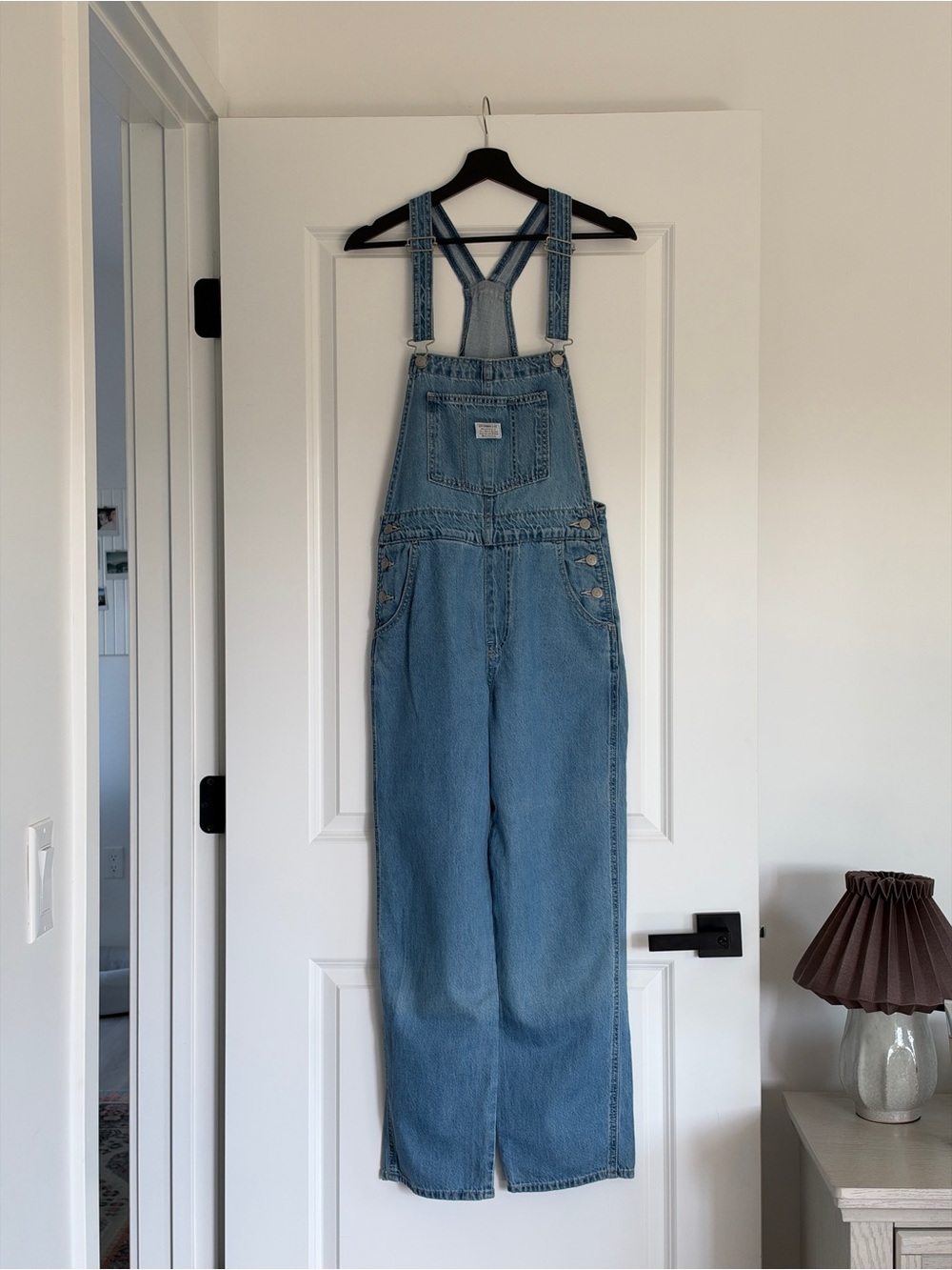 Levi’s denim overalls in a classic medium blue wash. Size S